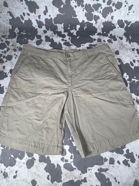 Columbia Mens Shorts. size.38